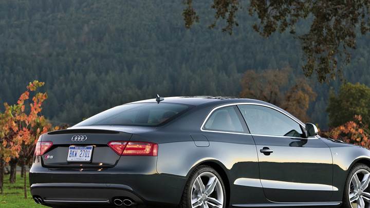 Side Back Pose Of Audi S5 In Grey